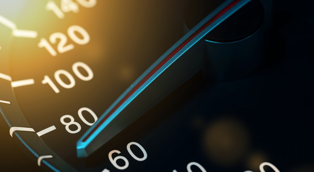 Przyspieszenie chińskich aut ma być ograniczone, ale tylko częściowo