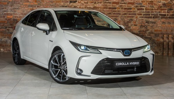 Nowa Toyota Corolla Sedan - rodzina w komplecie