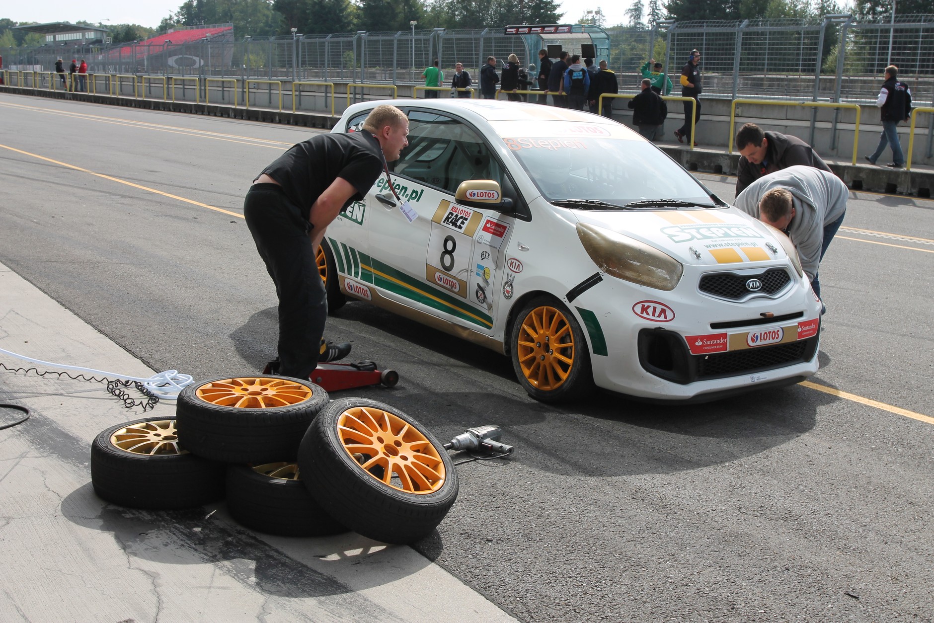 Bartłomiej Mirecki zwycięzcą Kia Lotos Race 2012