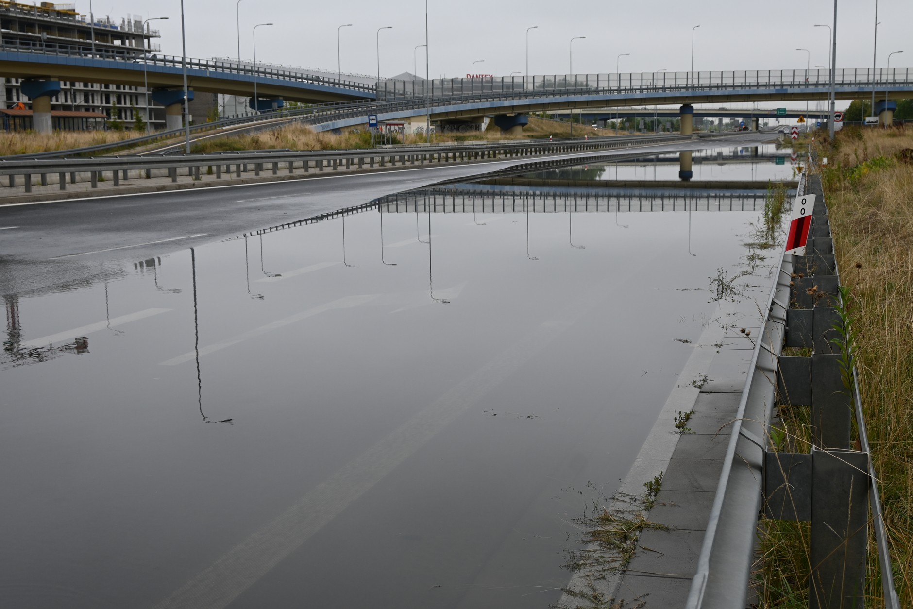 Zalana trasa S79 w Warszawie