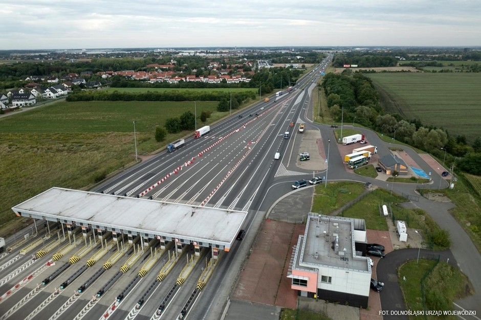 Dawny punkt poboru opłat na A4 w Karwianach koło Wrocławia