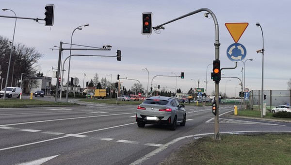 Skrzyżowanie w Jabłonnie: to łatwo stracić prawo jazdy
