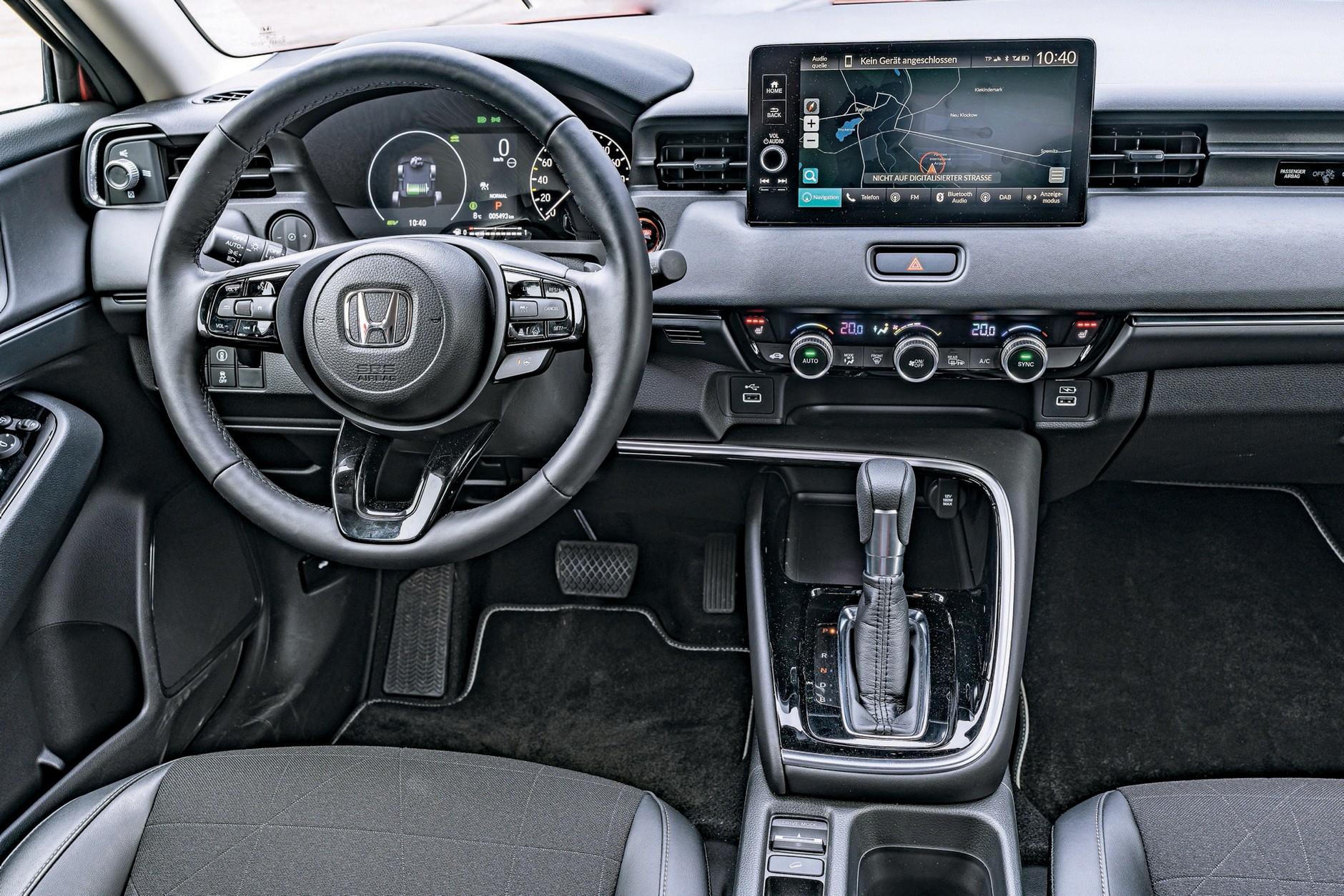 Honda HR-V 2022: chociaż kokpit na zdjęciu pochodzi z wyższej specyfikacji Advance, to również w tańszej Elegance możecie liczyć na materiały o dobrej jakości.