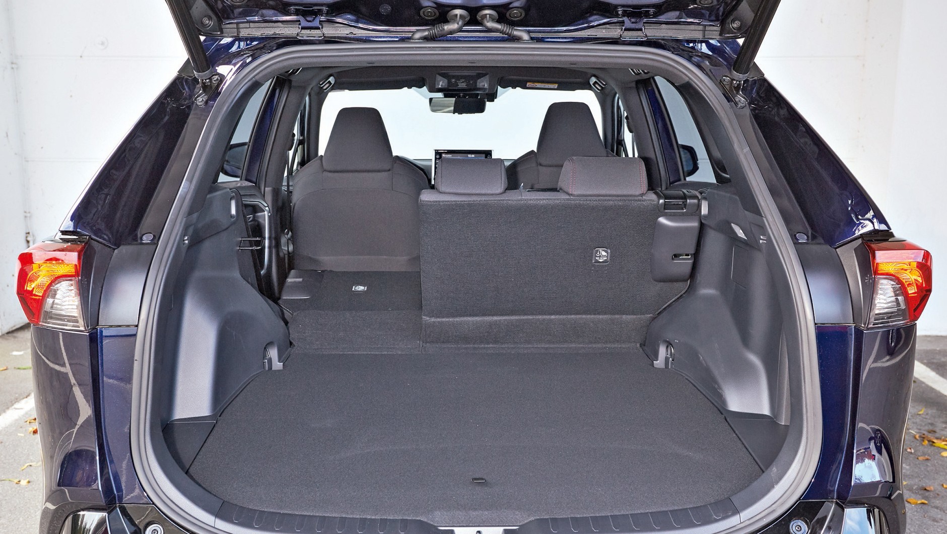 Toyota RAV4 2.5 Plug-In Hybrid - bagażnik