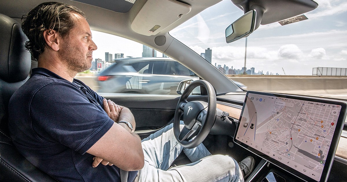 Upalny dzień i korek na autostradzie. Czy klimatyzacja wydrenuje zasięg?