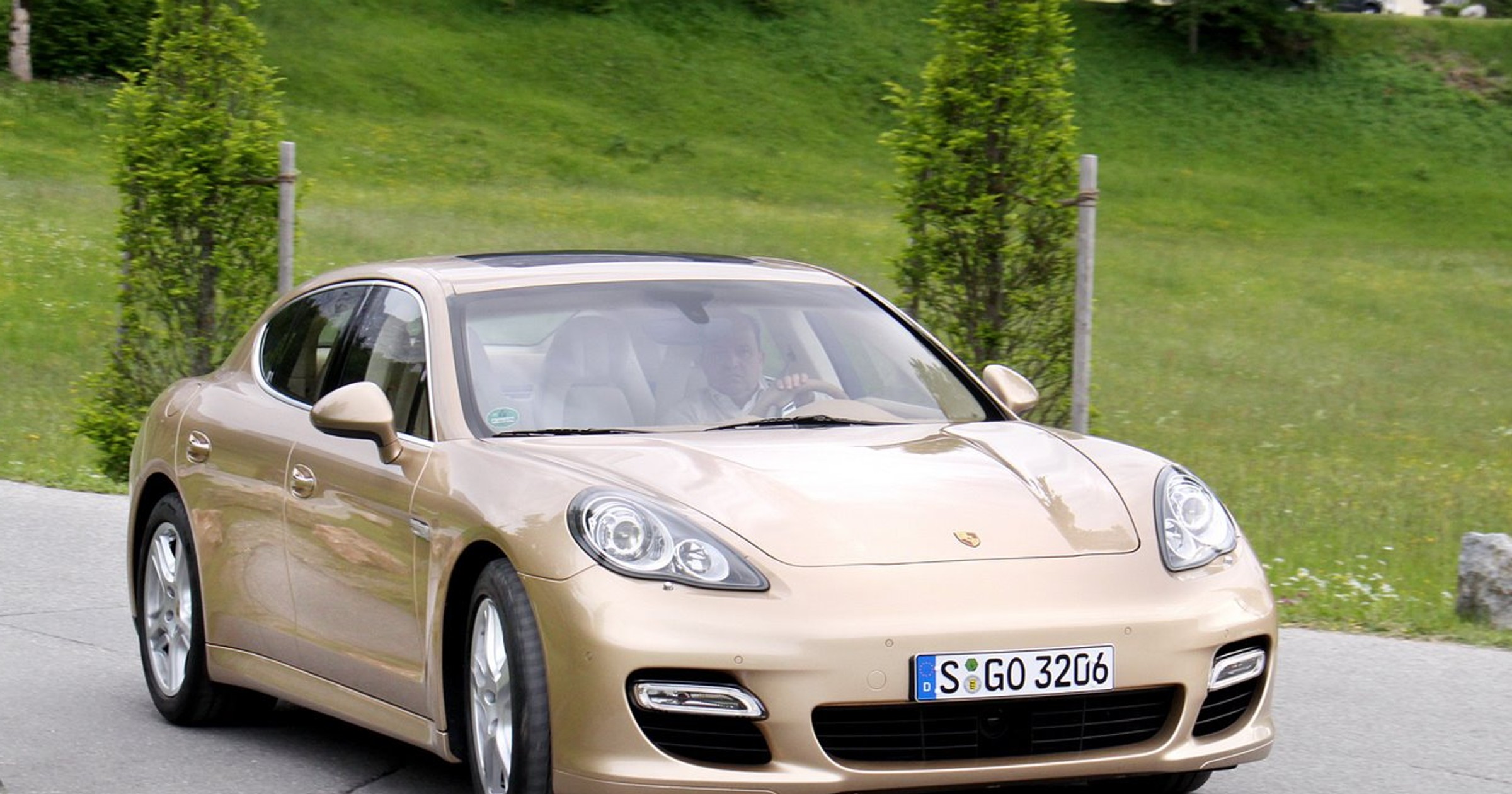 Porsche Panamera Turbo - Najszybszy sedan na torze Nurburgring (Wideo)