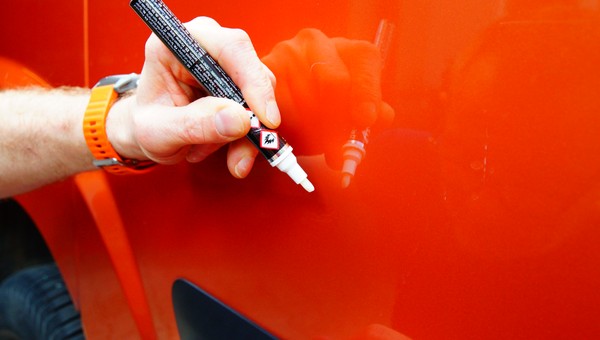 Flamaster na rysy lakieru Quixx Pen: rzeczywiście działa, czy to kolejna ściema z reklamy?