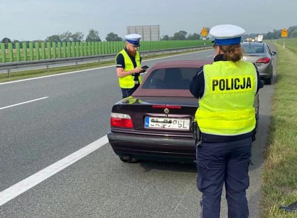 Ponad 200 km/h w niesprawnym BMW. Skończyło się czterema mandatami