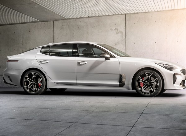 Maciej Dowbor stracił Kię Stinger GT. Co to za auto?