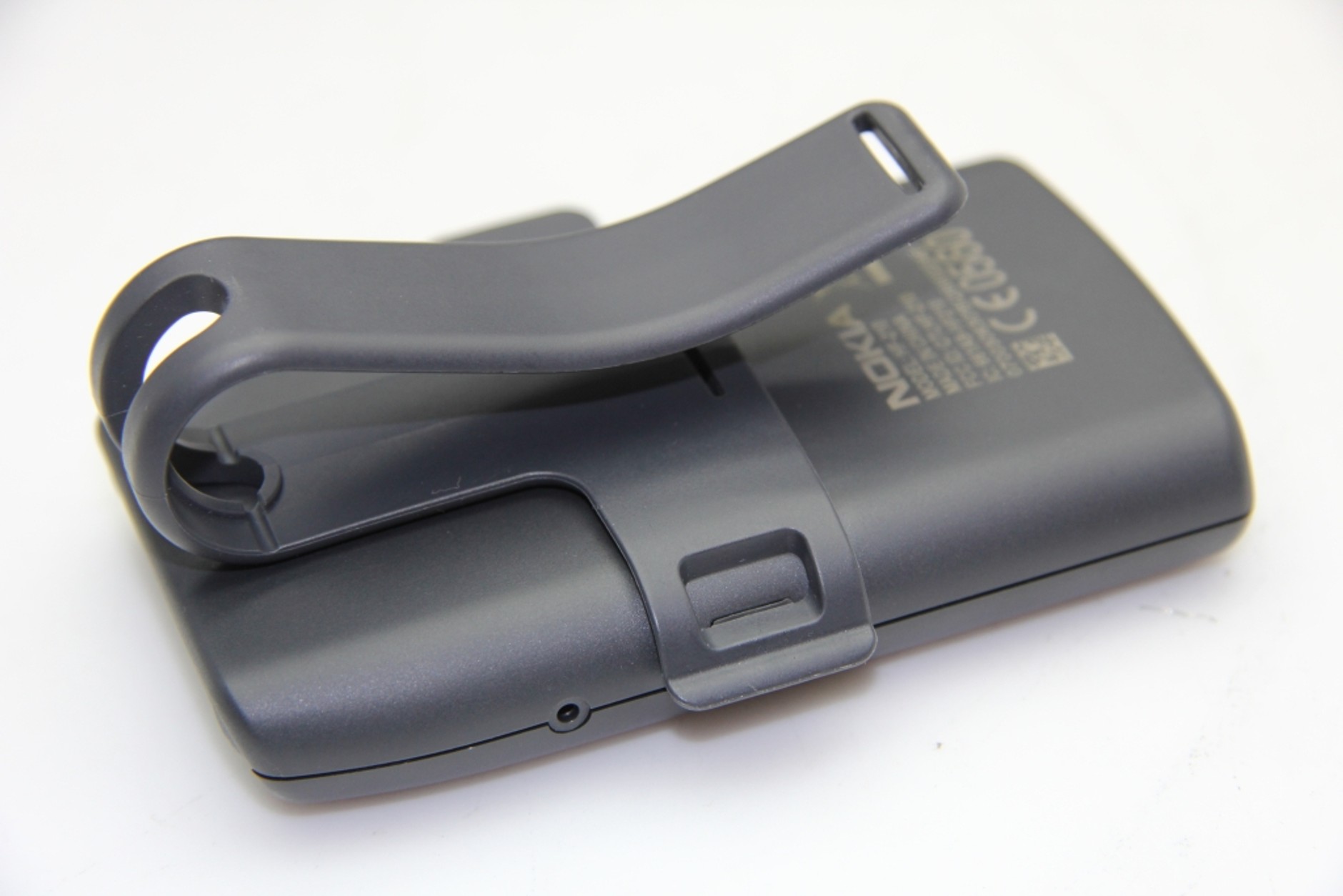 Klips mocujący w Nokia HF-210 można w każdej chwili zdjąć.