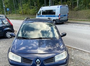 Wsiadł do renault przed cmentarzem. Teraz grozi mu pięć lat