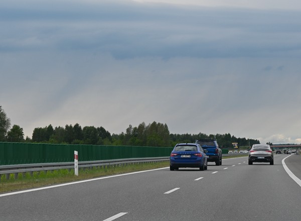 Bezpieczniej na drogach, ale wciąż zbyt wielu ginie. Policja z Małopolski podała dane z całego 2025 r.