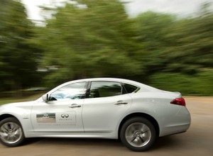 Infiniti M35h GT: szybki, ekonomiczny i luksusowy