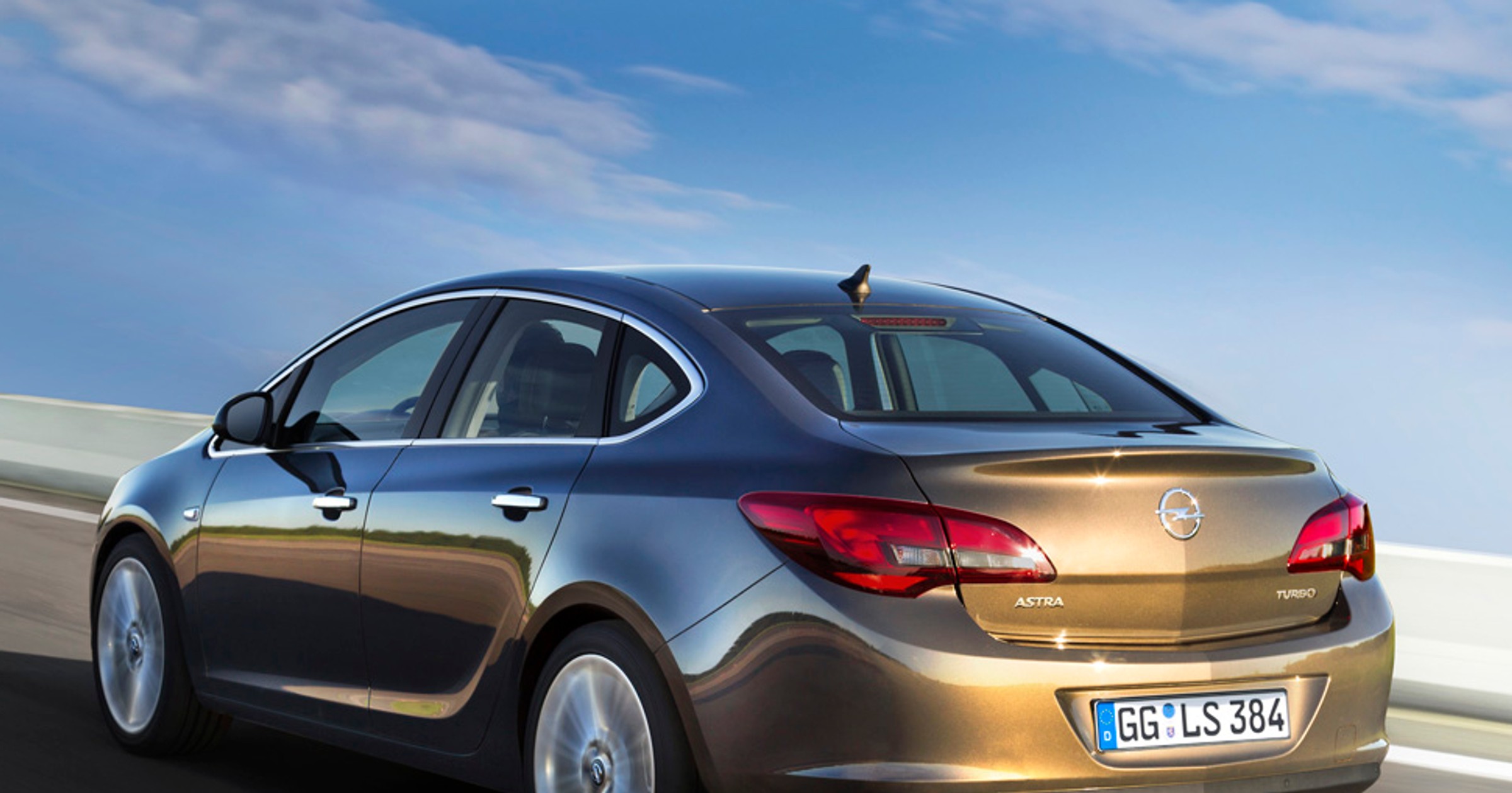 Nowy Opel Astra Sedan: ceny i wyposażenie