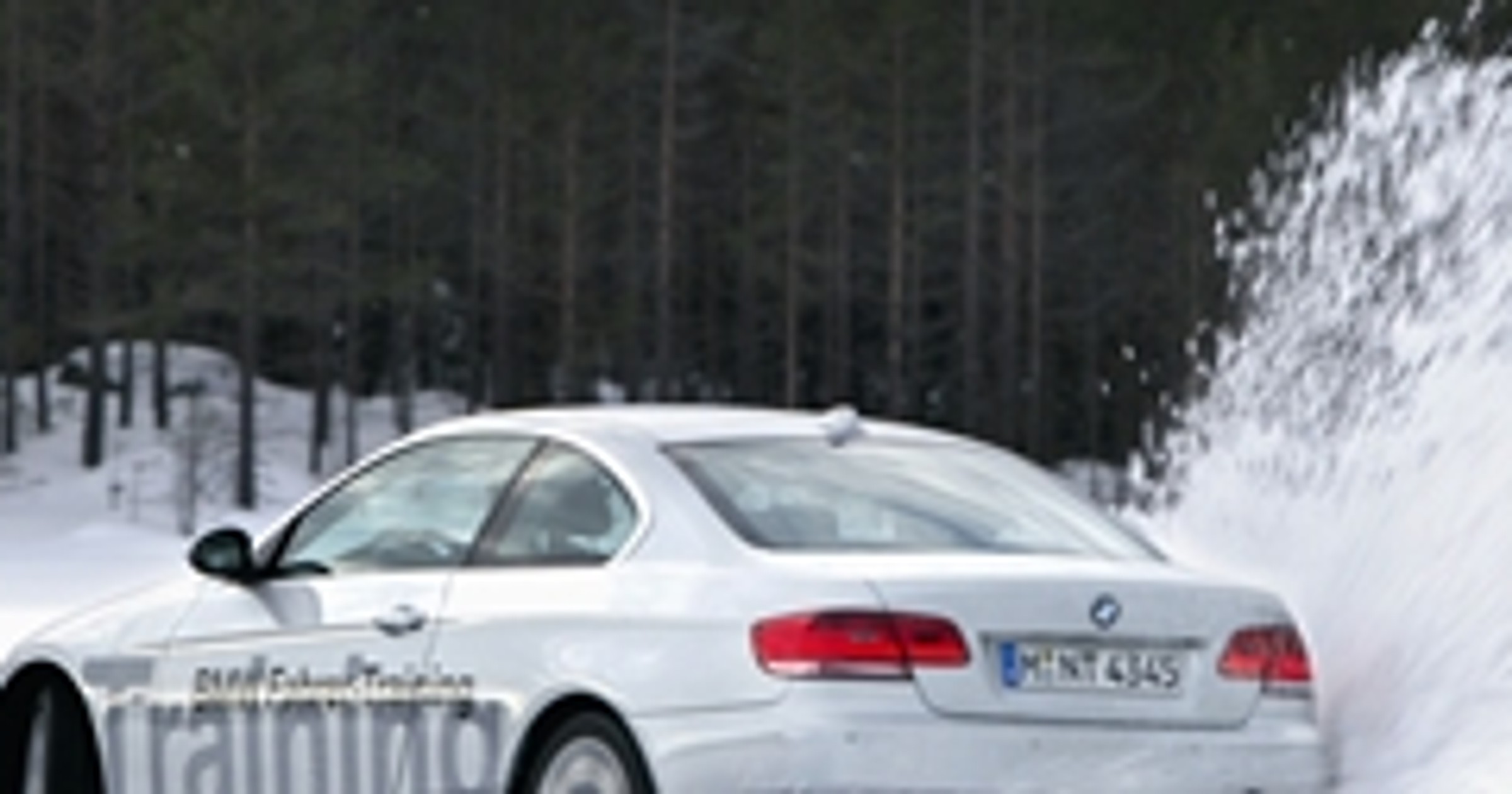 Mercedes i BMW szaleją na śniegu