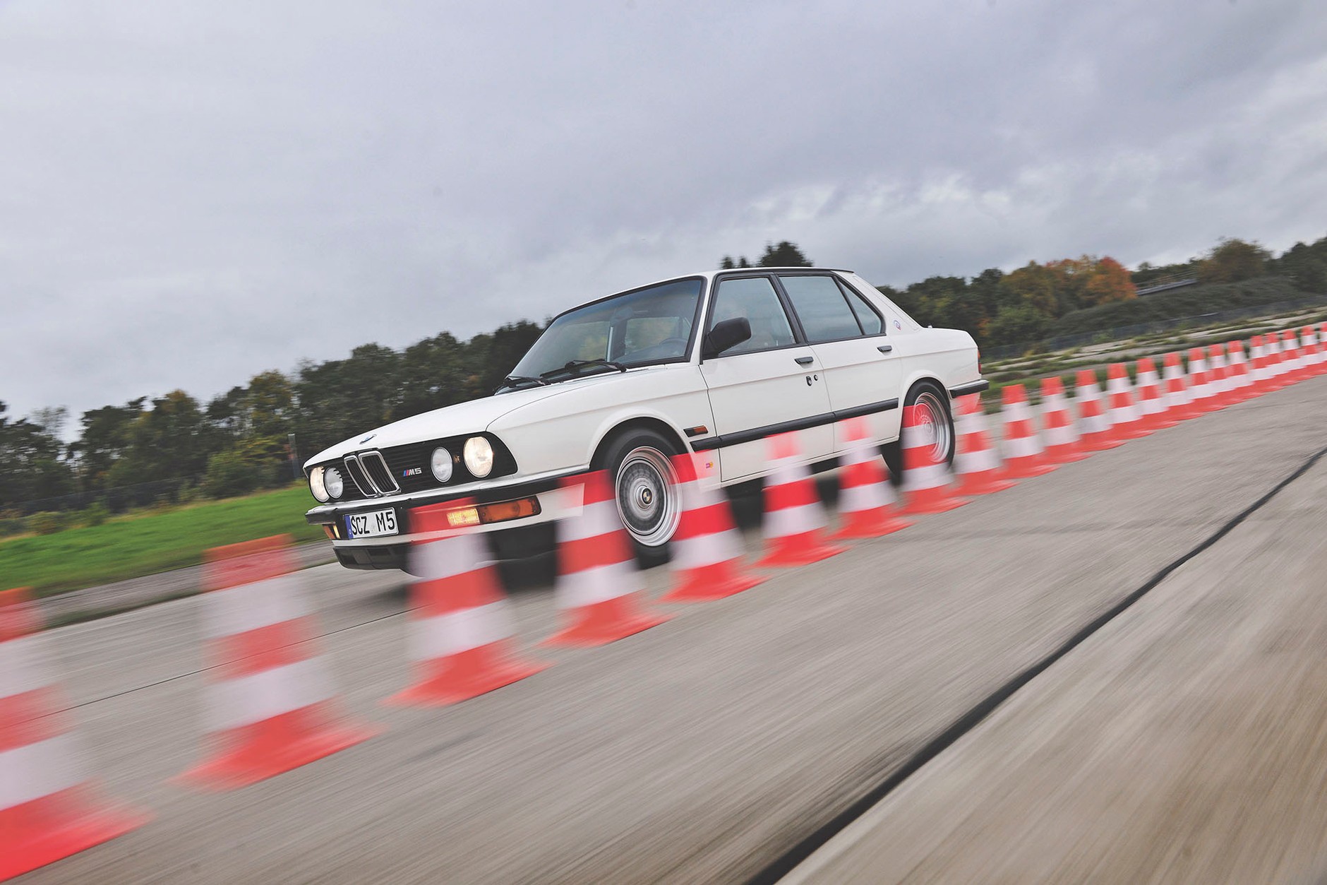 BMW M5 - model z tajną misją