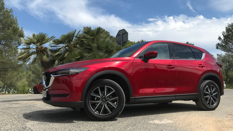 Z zewnątrz nie ma rewolucyjnych zmian w porównaniu z poprzednikiem