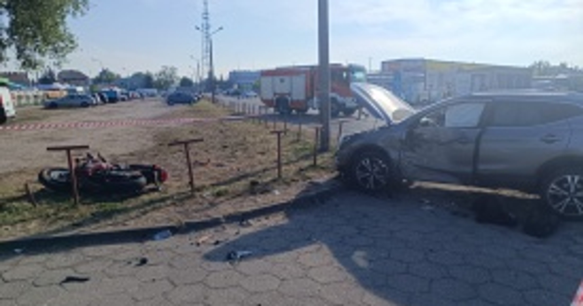Obraz pochodzący z serwisu https://mazowiecka.policja.gov.pl/wos/aktualnosci/98020,Kierowco-patrz-w-lusterka-i-uwazaj-na-motocyklistow-Zderzenie-motocykla-z-autem.html