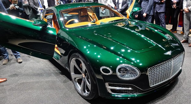 Genewa 2015 - Bentley EXP 10