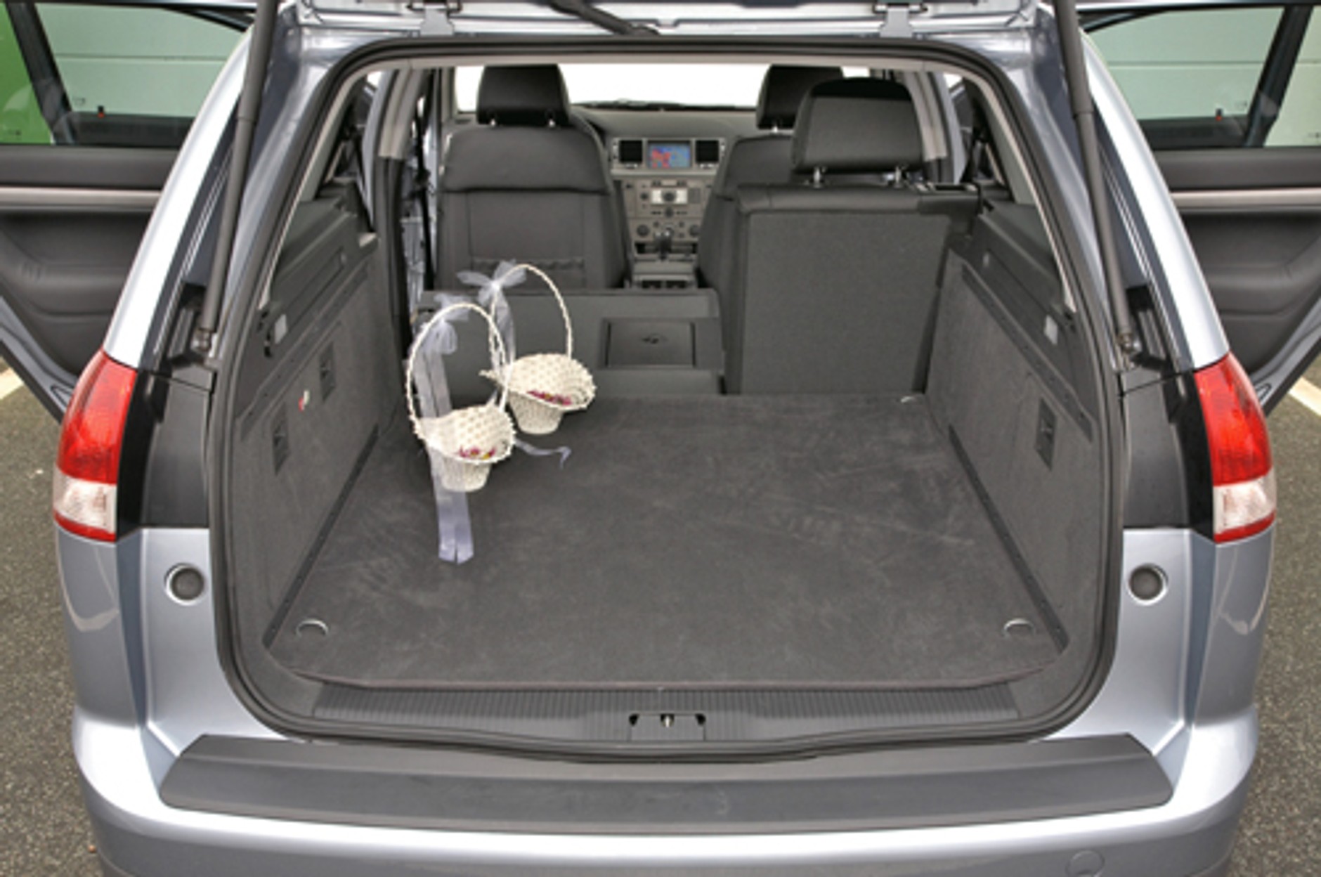 Ford Mondeo, Opel Vectra, Volkswagen Passat, Volvo V70 - Czym do ślubu?