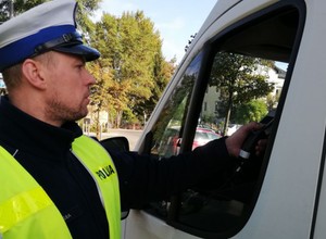 Policja zatrzymuje do rutynowej kontroli. Takie są prawa i obowiązki kierowcy