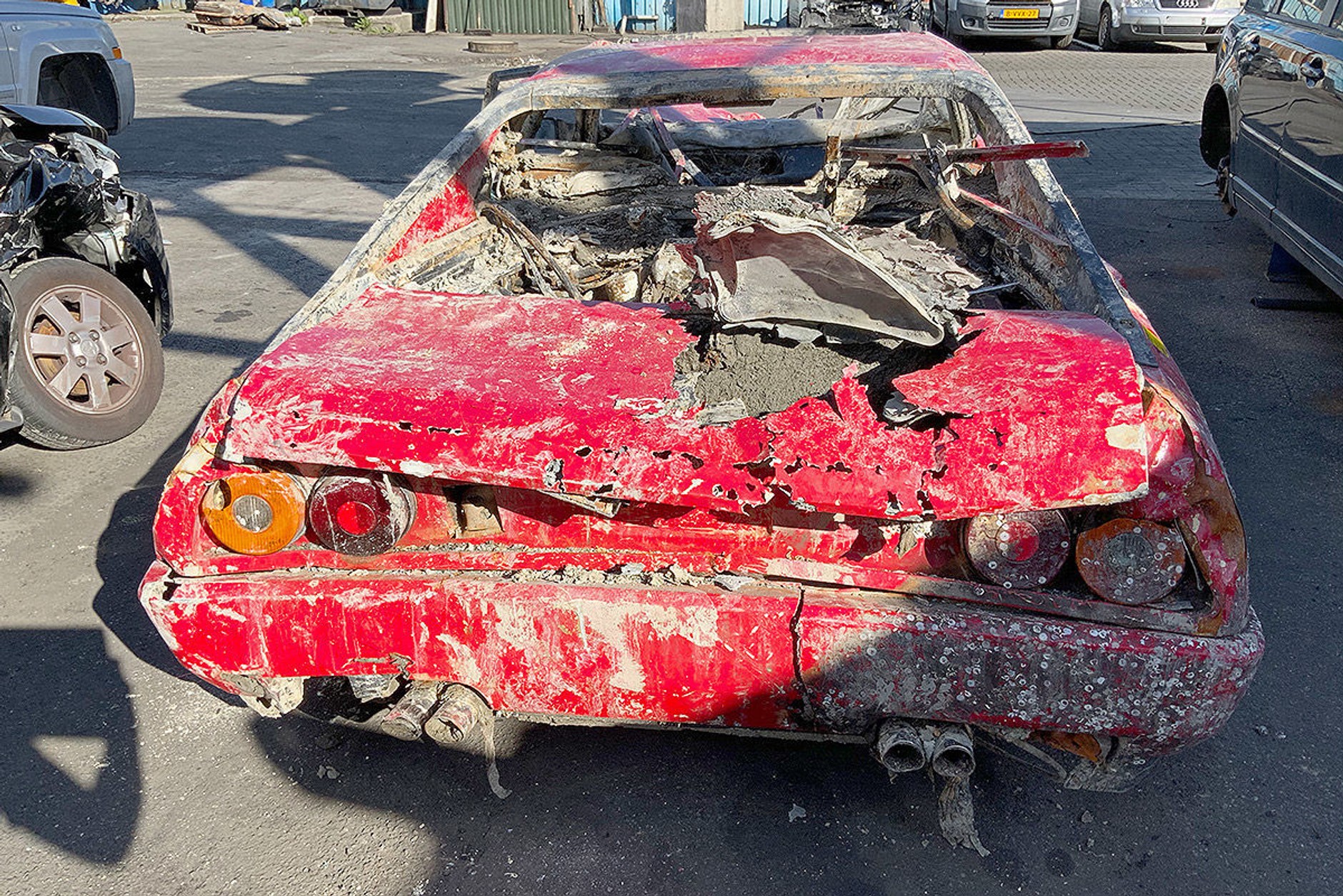 Ferrari Mondial wyłowione z kanału