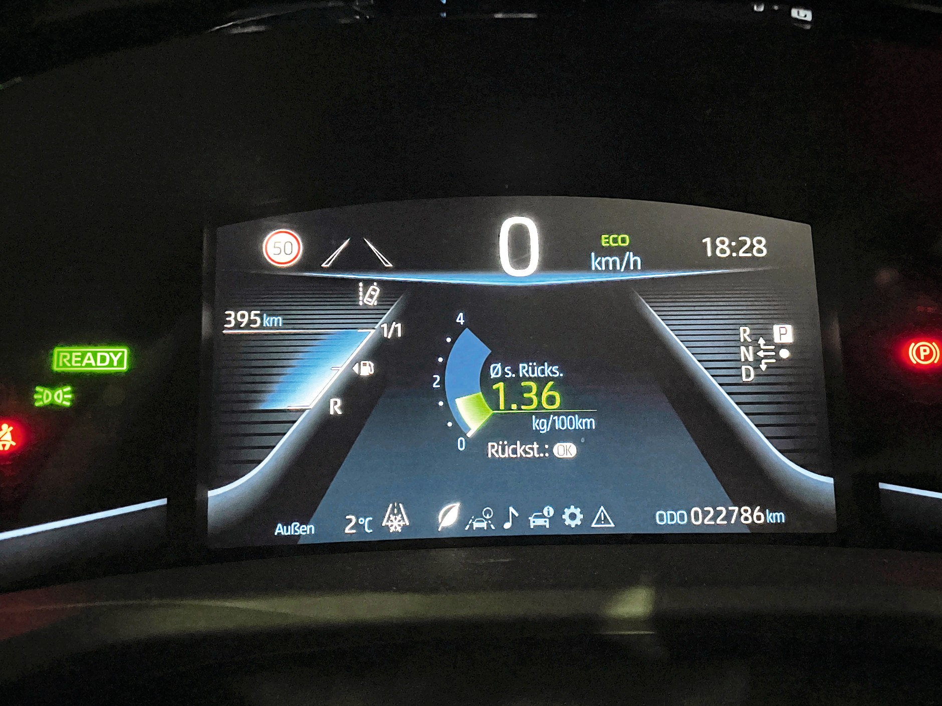 Rzeczywiste zużycie paliwa przekracza 1 kg wodoru na 100 km. Przy cenie ok. 70 zł/kg to nie jest ekonomiczne auto. To tak, jakby jeździć samochodem palącym kilkanaście litrów benzyny na setkę.