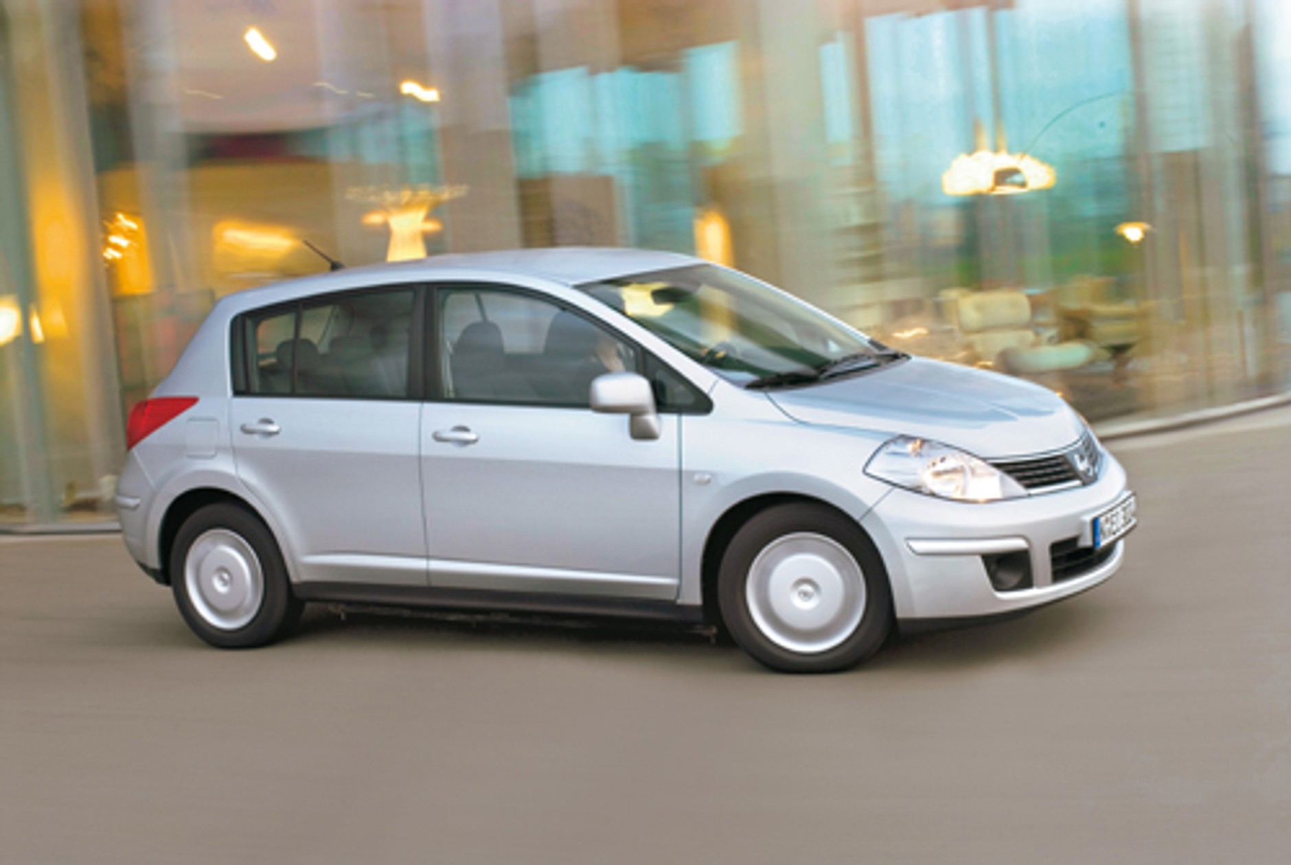 Nissan Tiida - Obywatel świata