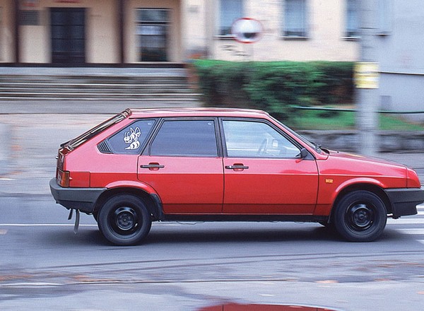 Łada Samara kontra Skoda Favorit - emerytowani wojownicy