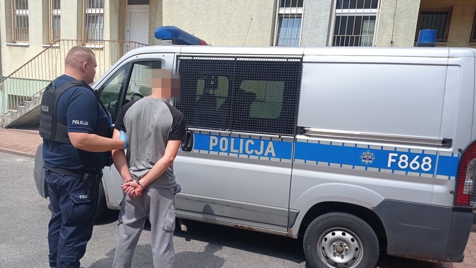 Pijany 24-latek kierował skuterem. Przewoził poszukiwanego pasażera