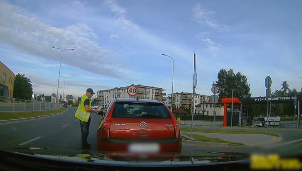 Nie mieścił się na pasie ruchu. Inspektorzy ITD szybko ustalili przyczynę