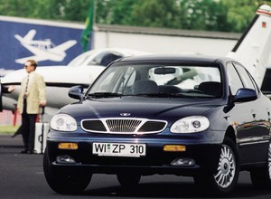 Polska motoryzacja w 1998 r. Cinquecento hitem, ceny na giełdach, nowości rynkowe