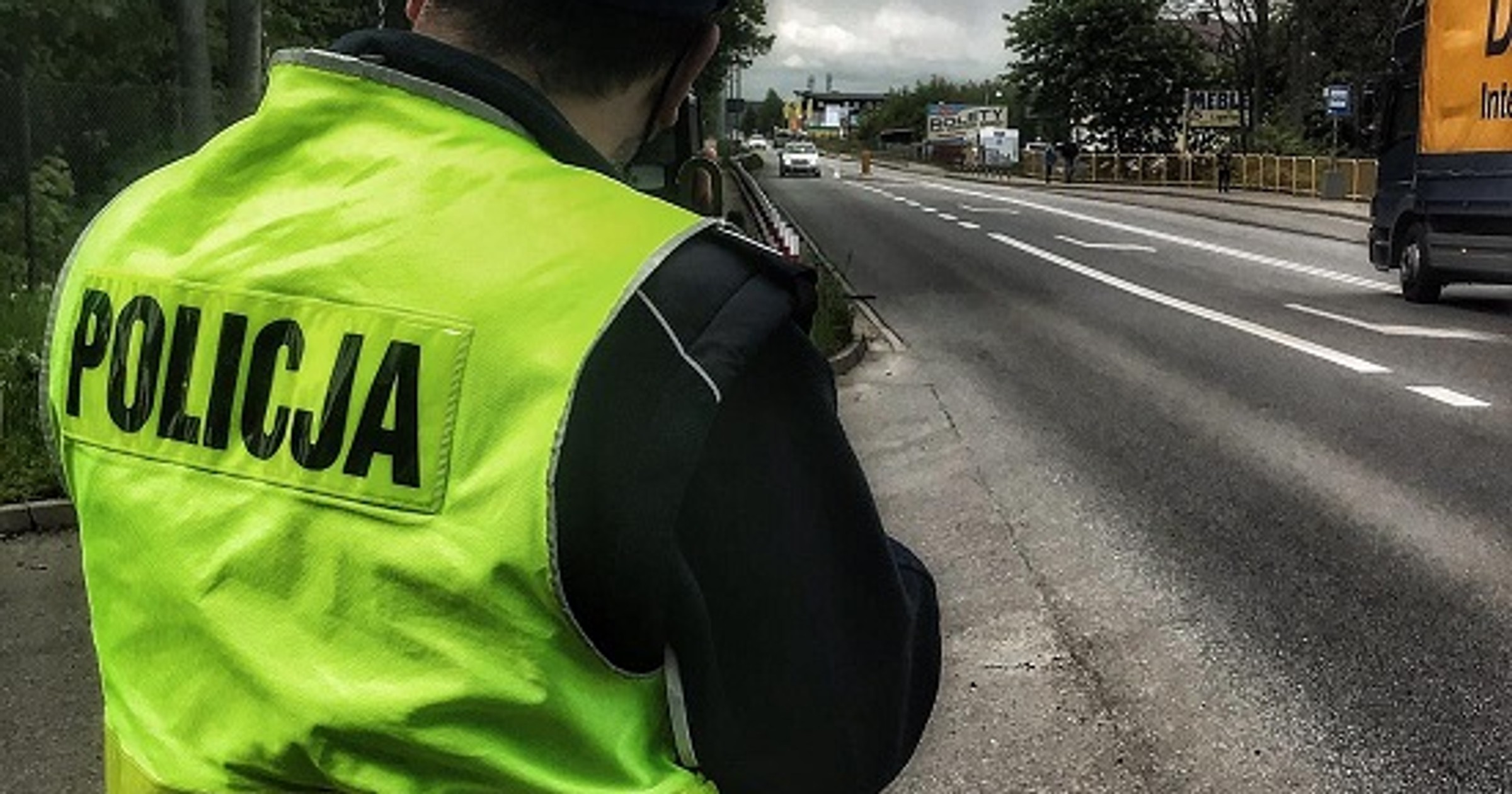 20-latek pędził ponad 120 km/h w obszarze zabudowanym. Policjanci się nie patyczkowali
