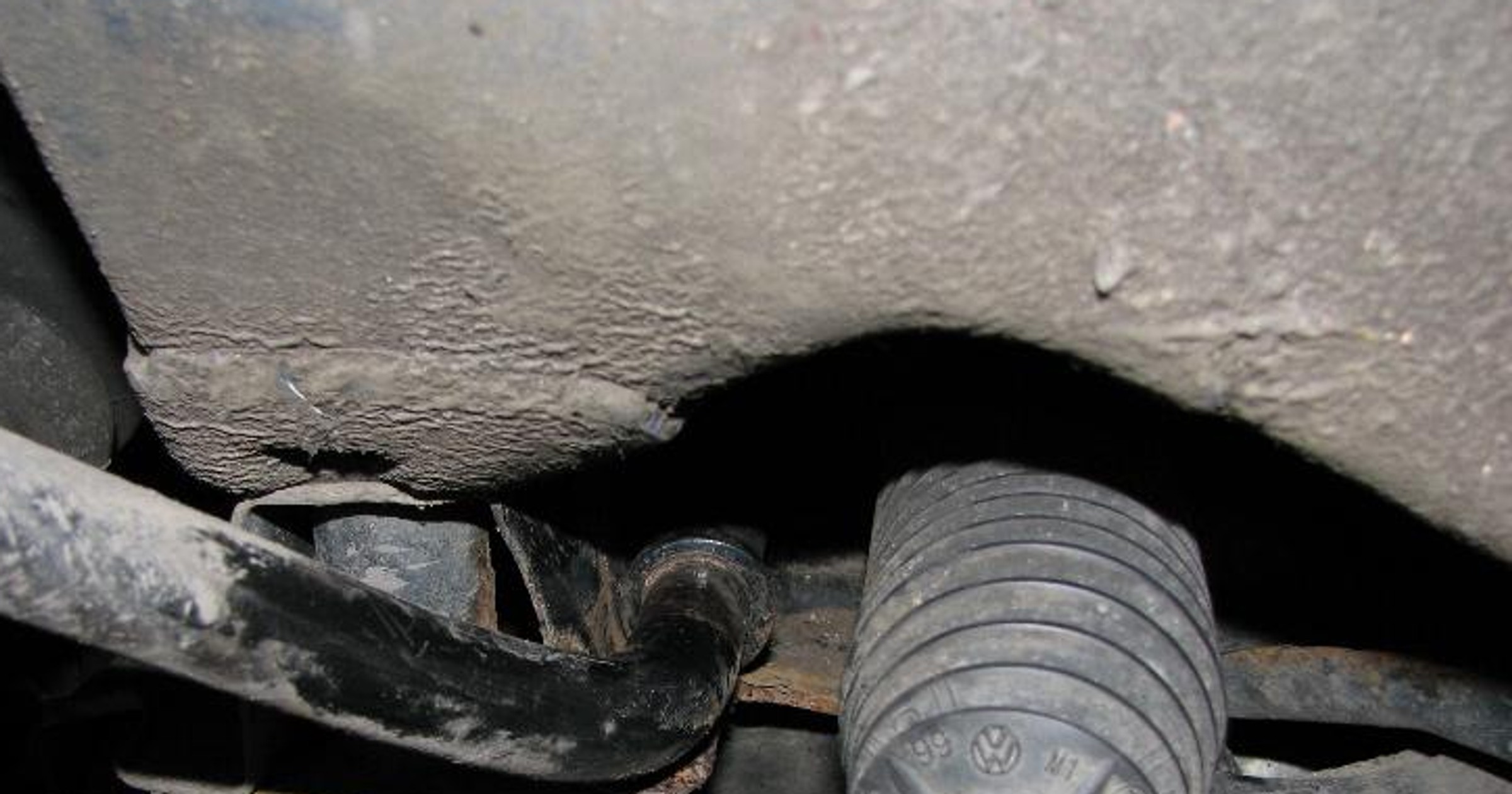 Jak wymienić łączniki stabilizatora w VW Golfie MK4?