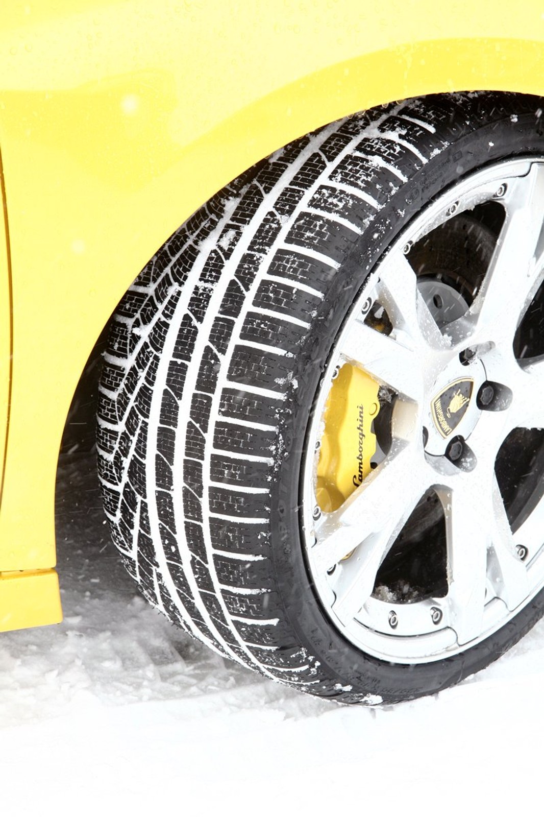 Pirelli Sottozero 2 pod Matterhorn, czyli jak zaprezentować zimowe opony latem