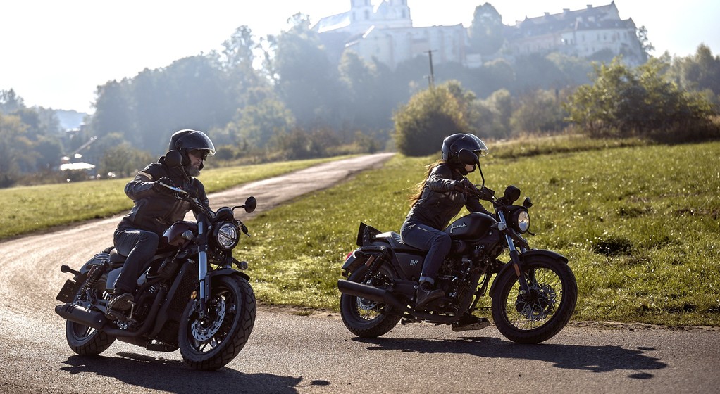 Junak M12 Vintage 400 (po lewej) i Junak M12 Vintage 125