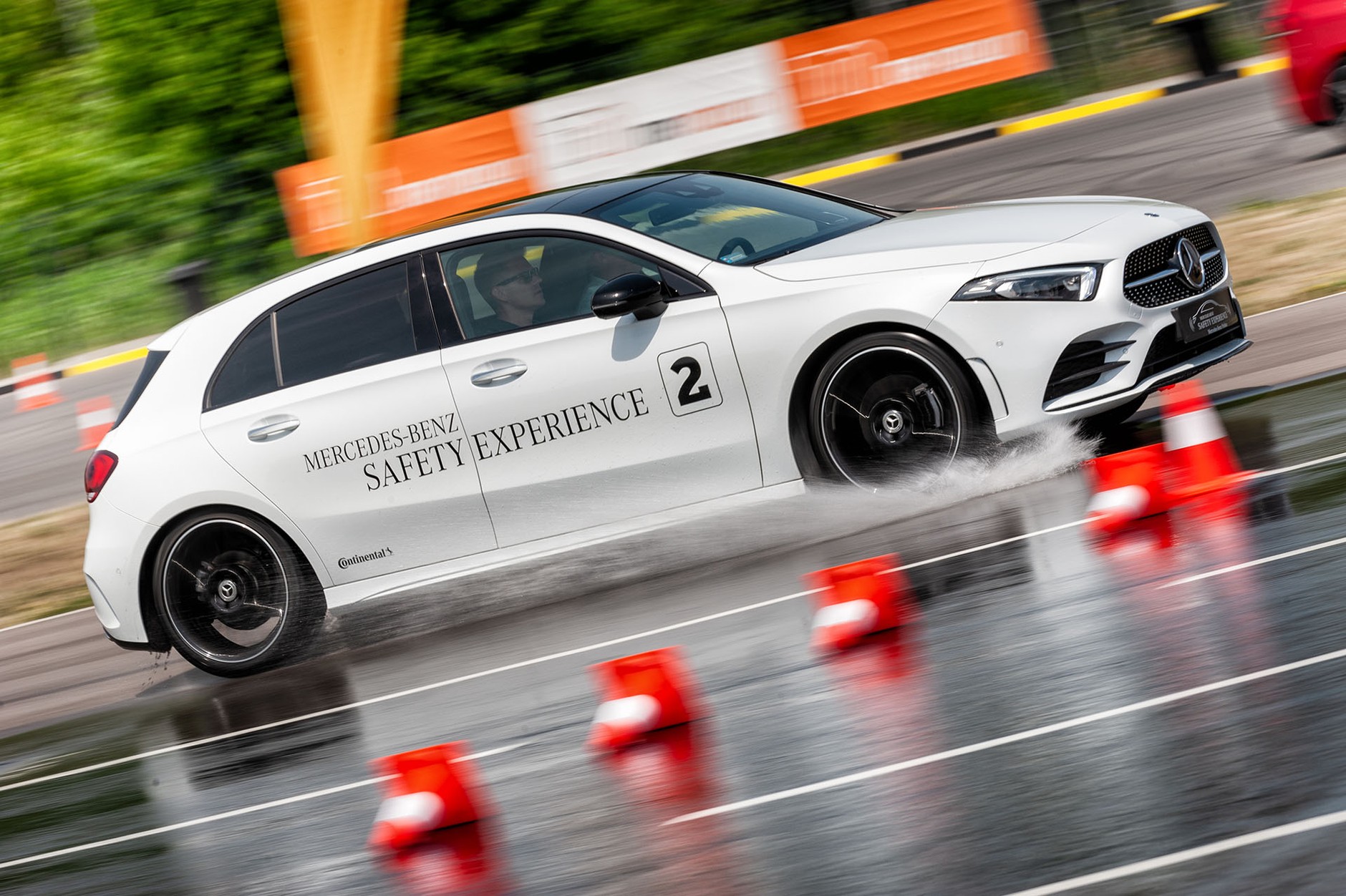 Mercedes-Benz Safety Experience - zrozumieć zachowanie samochodu