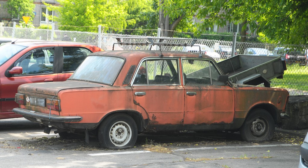 Wrak na parkingu