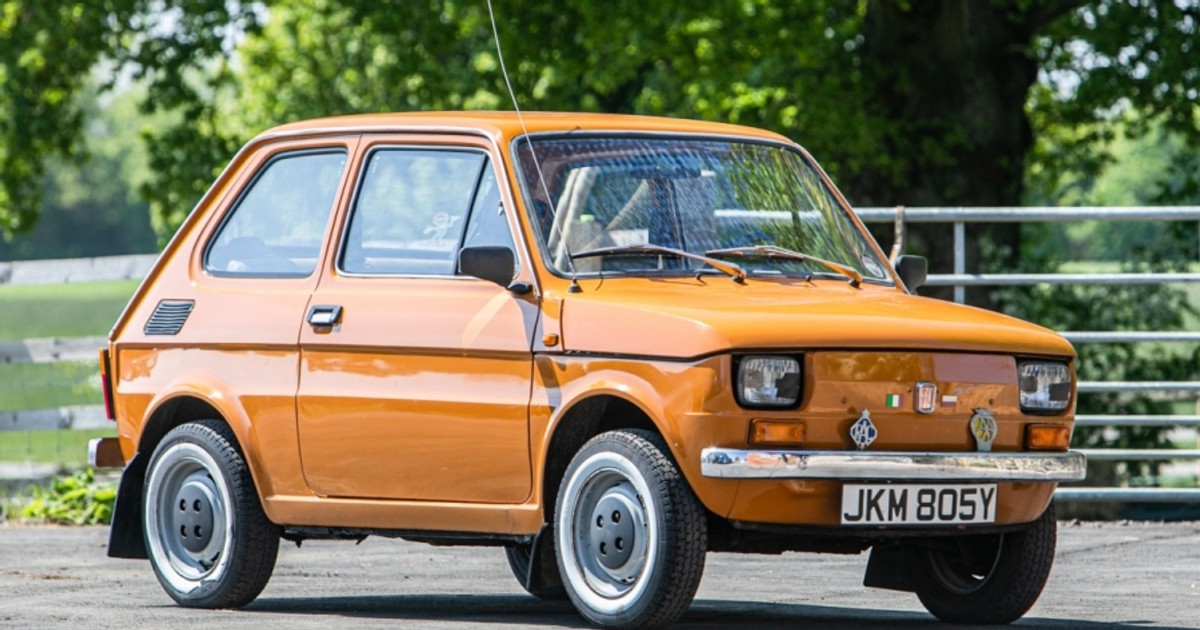 Polski Fiat 126p wystawiony na sprzedaż w renomowanym domu aukcyjnym