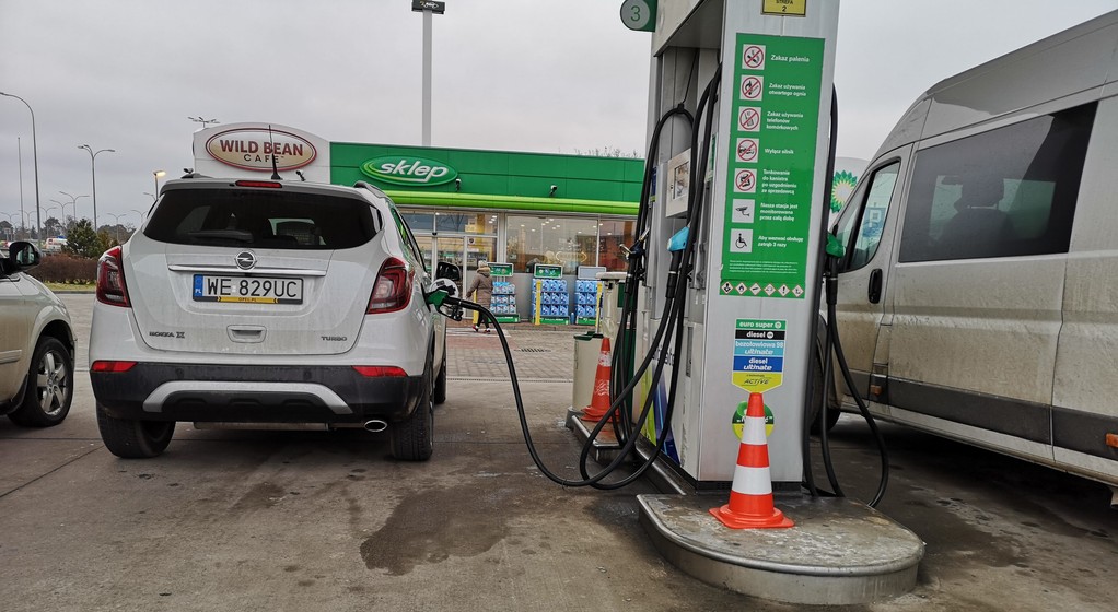 Tankowanie samochodu