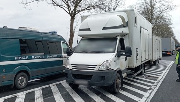 Białorusin wiózł do Hiszpanii samochody. ITD zatrzymała transport