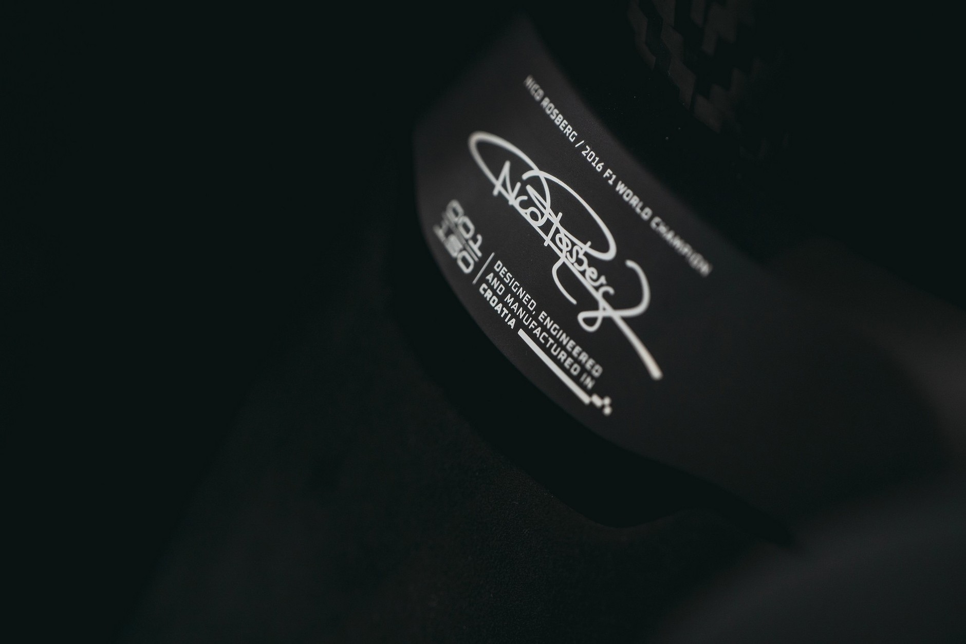 Autograf Nico Rosberga we wnętrzu pierwszej Nevery