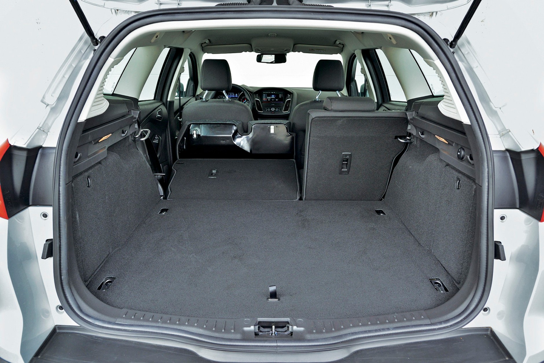 12 cylindrów... i aż 4 auta: Focus, cee'd, Astra i Octavia