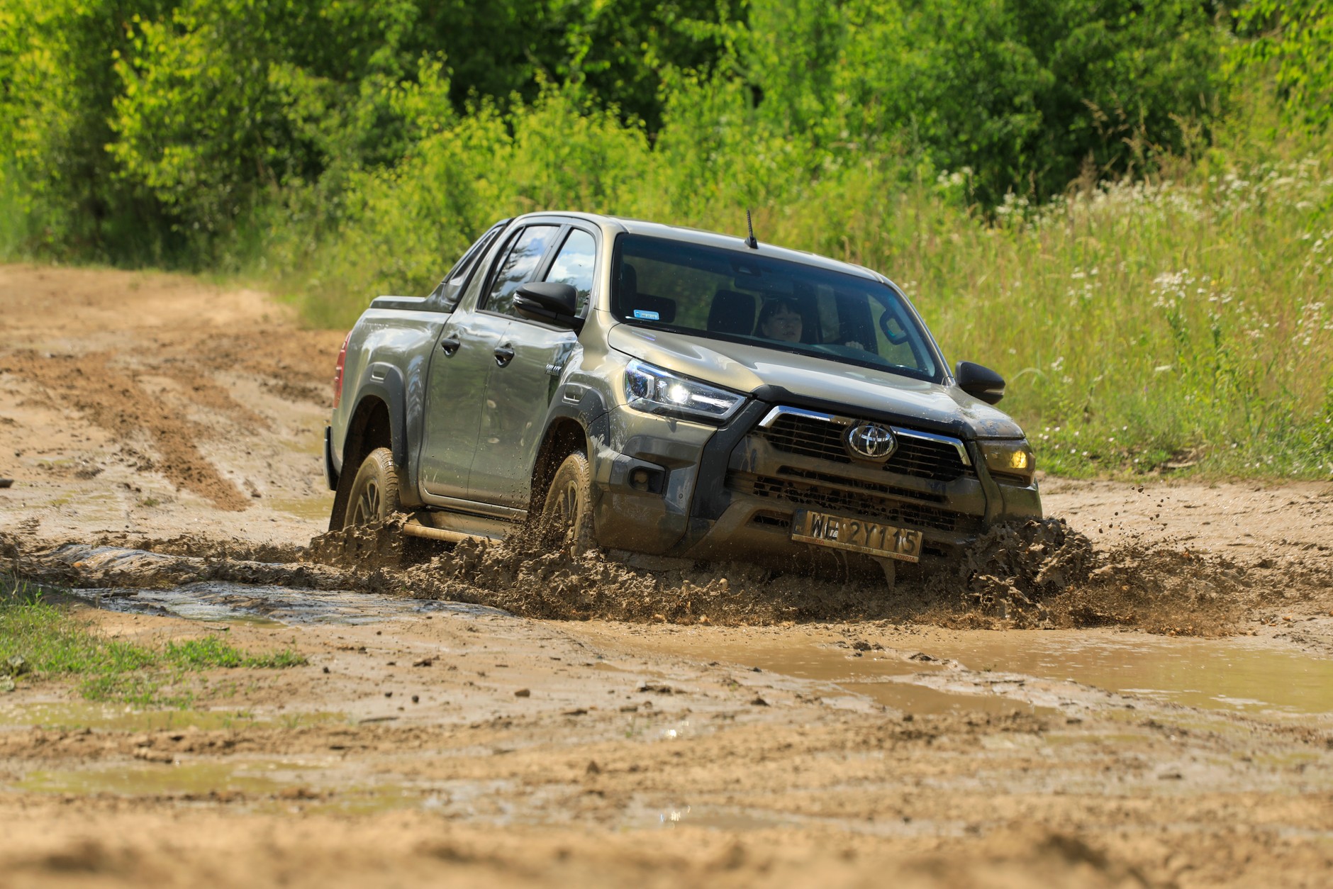 Toyota Hilux 2.0 D-4D 4x4 A/T 2021