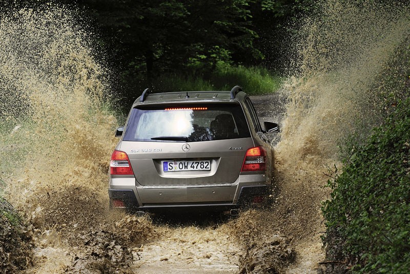 Mercedes-Benz GLK: przetestowany w Namibii (fotogaleria + informacje)