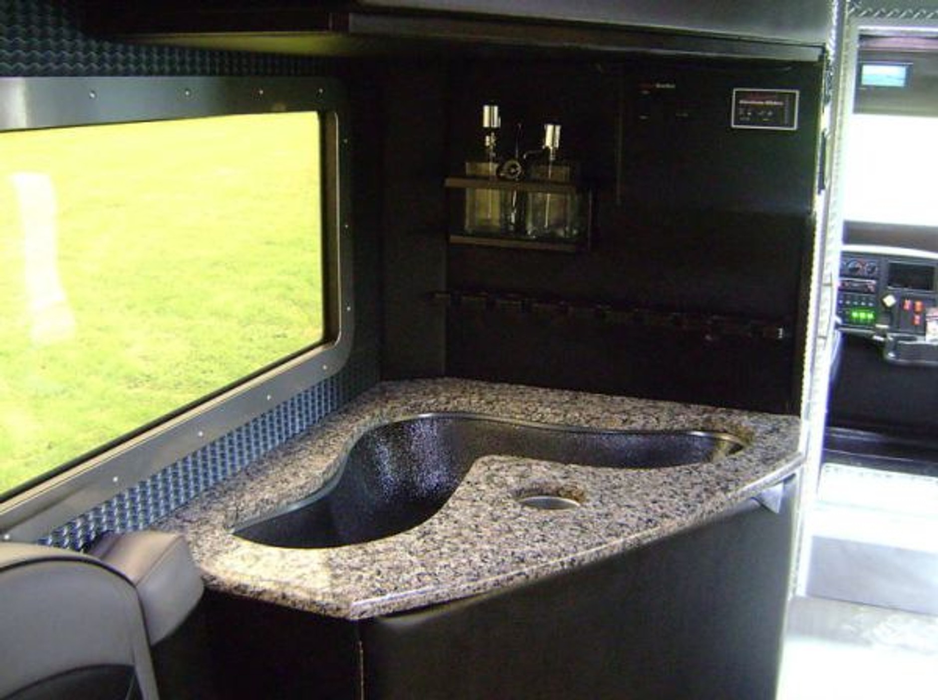 Auto na niebezpieczną zawieruchę