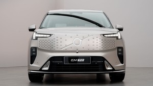 Volvo EM90 to pierwszy minivan tej firmy i największa sensacja 2023 r.