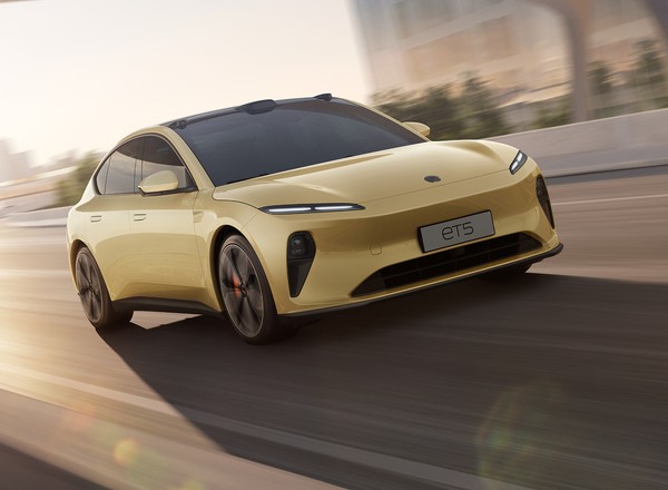 NIO ET5 – wiemy, ile ma kosztować chiński konkurent Tesli Model 3