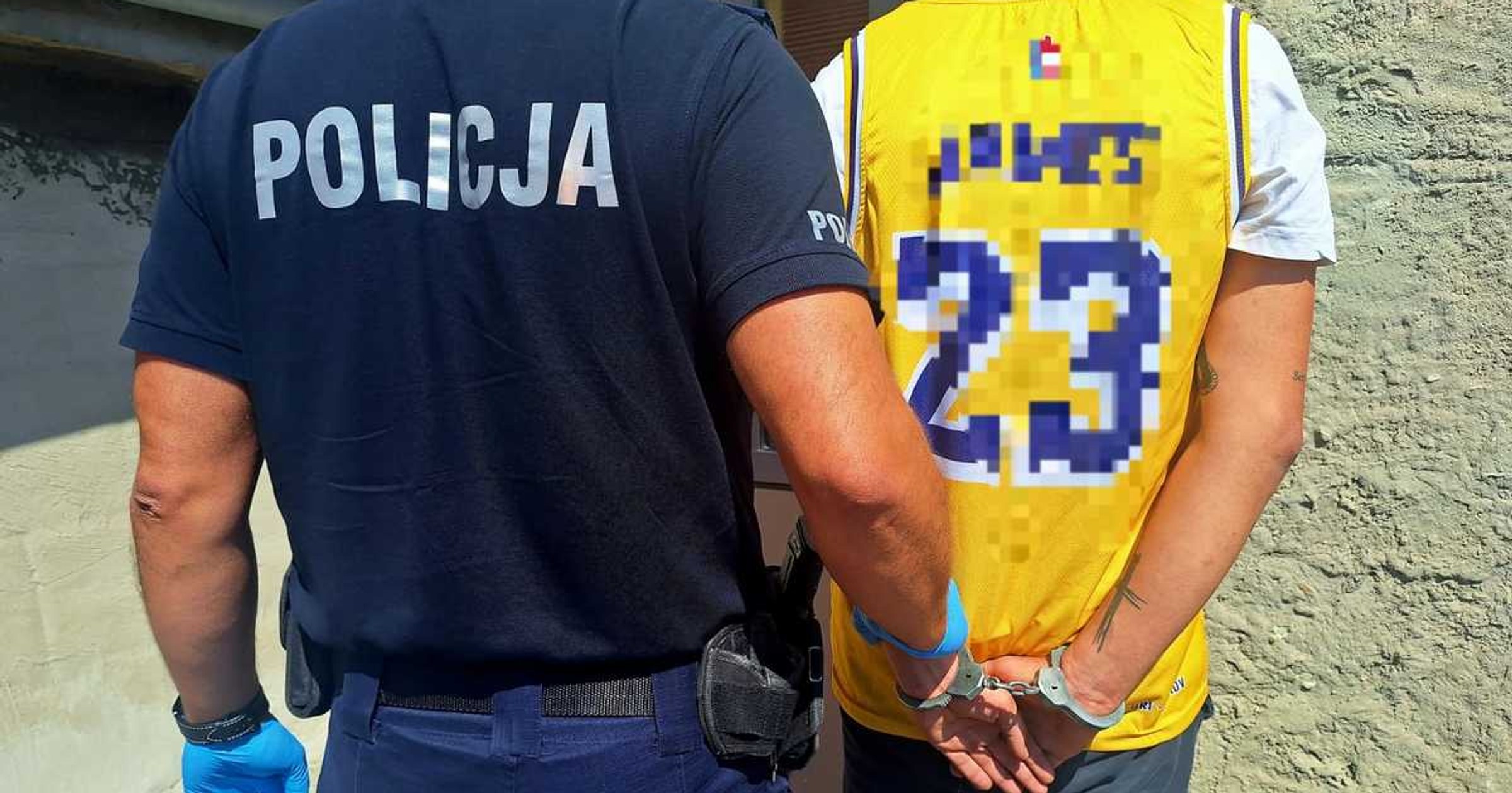 Wjechał w bariery drogowe. Policjanci przeprowadzili proste badanie