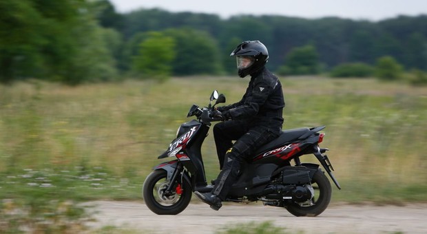 Czy skuter może mieć off-roadową duszę? – test taniego SYM Crox 125